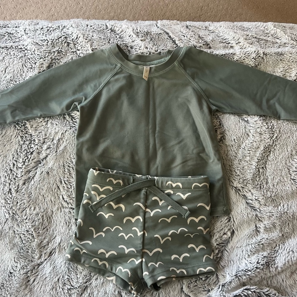 Rylee + cru. Beautiful blue green color. Size 12 to 18 months.